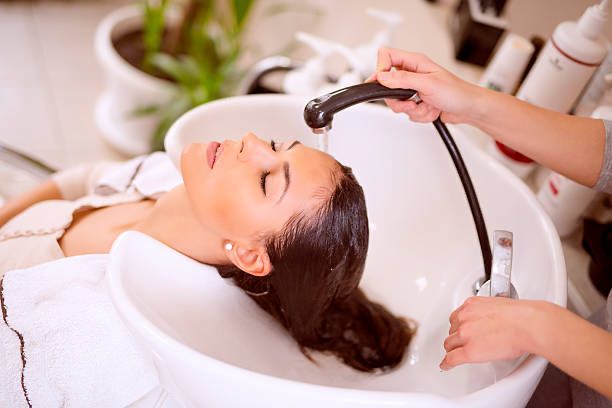 Ar Holistic Therapy - Bradford - Sanam Satti's holistic & beauty salon provides a relaxing experience for women, offering hair washing services in a serene environment.